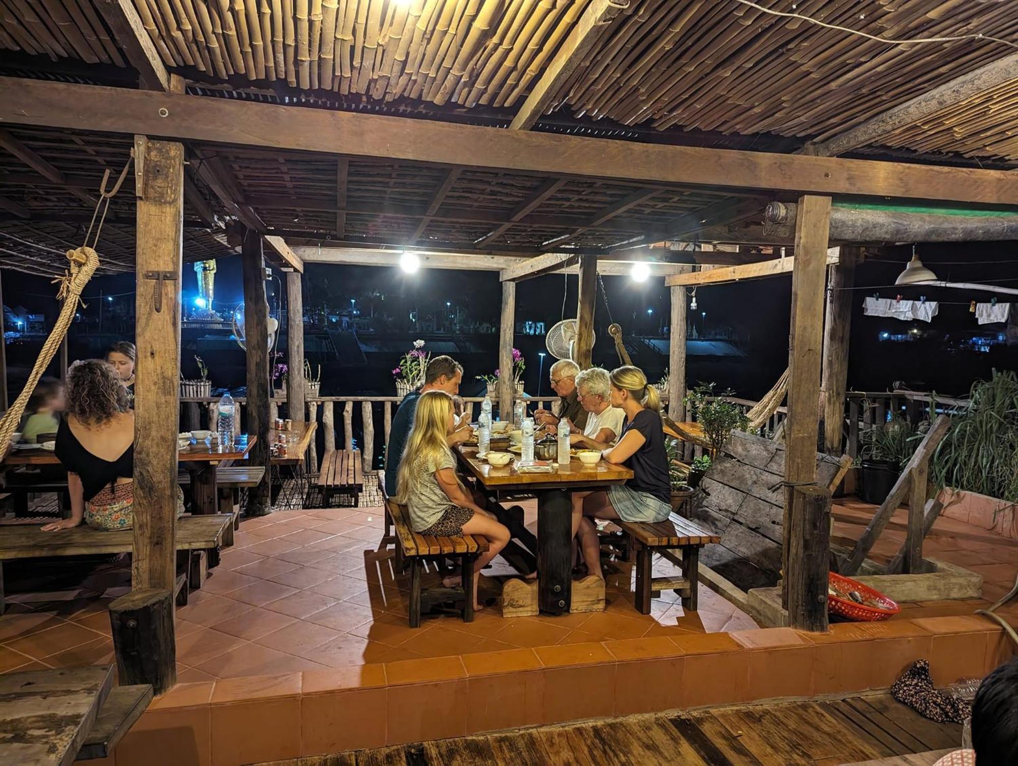 St 63 Home Stay & Tour Kampong Khleang Exterior foto